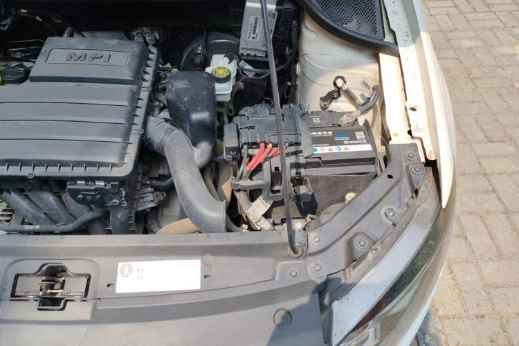 Used Volkswagen Polo 2016 1.4L Manual Fashion Model Engine Bay Left