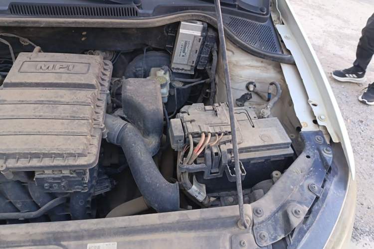 Used Volkswagen Polo 2016 1.4L Manual Fashion Model Engine Bay Left