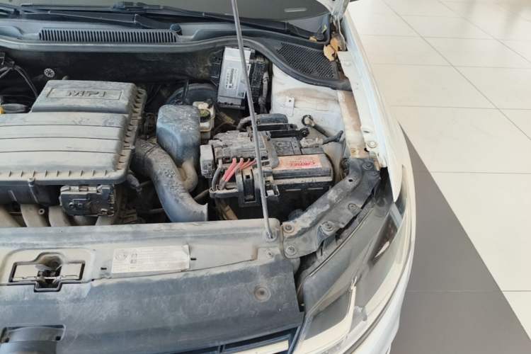 Used Volkswagen Polo 2016 1.6L Automatic Luxury Model Engine Bay Left