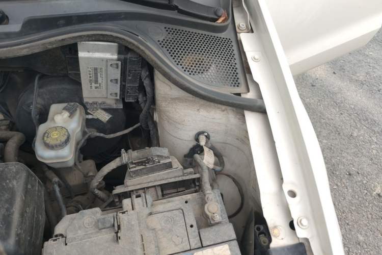 Used Volkswagen Polo 2016 1.6L Automatic Comfort Model Engine Bay Left