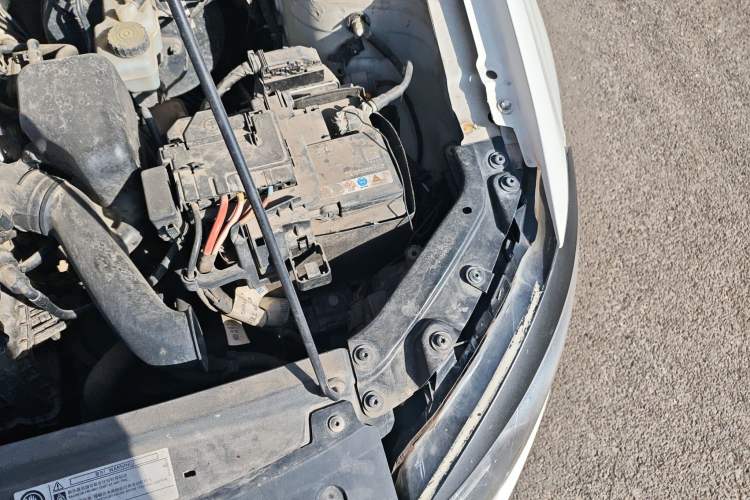 Used Volkswagen Polo 2016 1.4L Automatic Trendy Model Engine Bay Left
