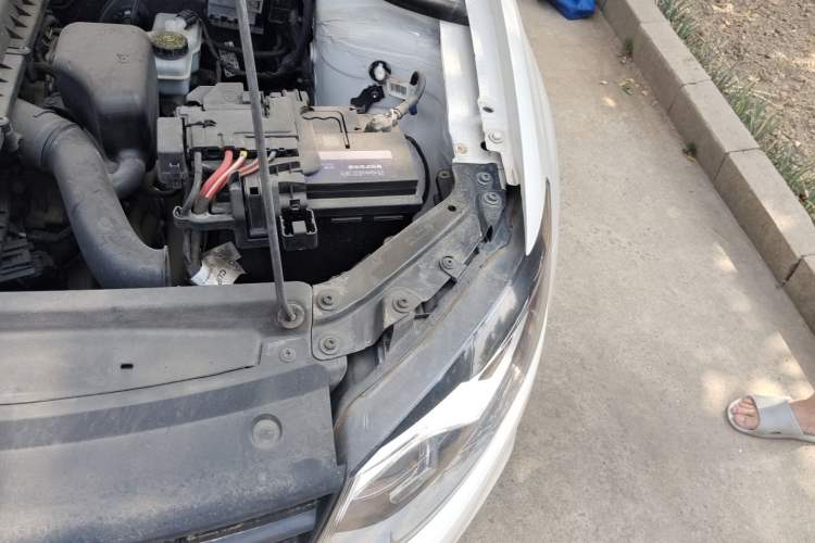 Used Volkswagen Polo 2016 1.4L Manual Fashion Model Engine Bay Left