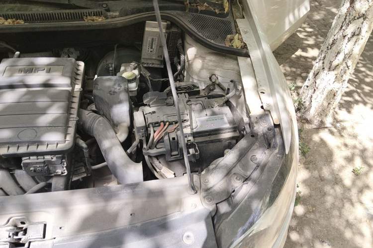 Used Volkswagen Polo 2016 1.4L Automatic Trendy Model Engine Bay Left