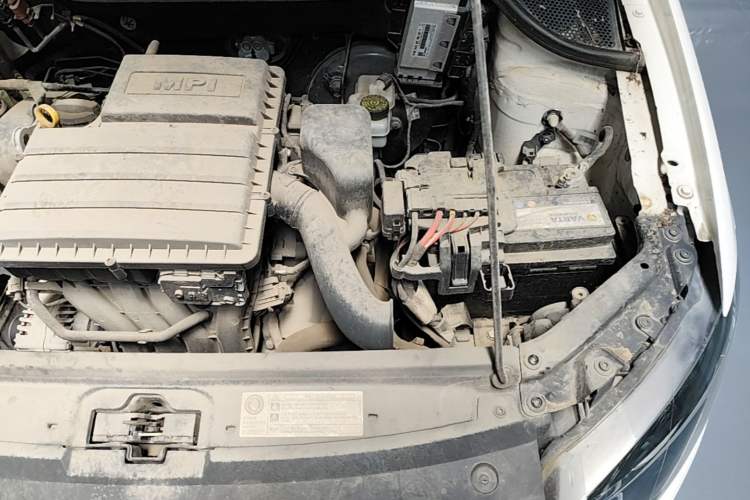 Used Volkswagen Polo 2016 1.4L Manual Fashion Model Engine Bay Left