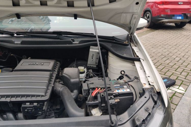 Used Volkswagen Polo 2016 1.4L Manual Fashion Model Engine Bay Left