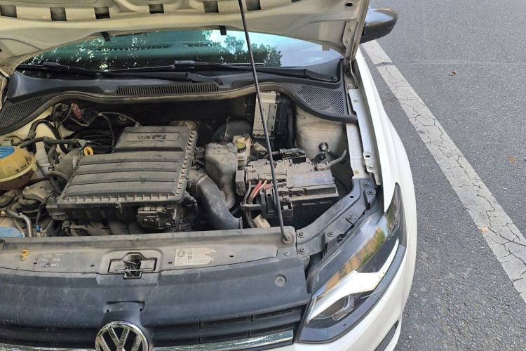 Used Volkswagen Polo 2016 1.4L Automatic Trendy Model Engine Bay Left