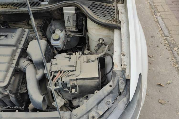 Used Volkswagen Polo 2016 1.4L Manual Fashion Model Engine Bay Left