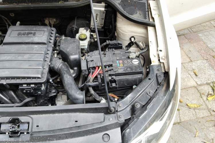 Used Volkswagen Polo 2016 1.4L Automatic Trendy Model Engine Bay Left