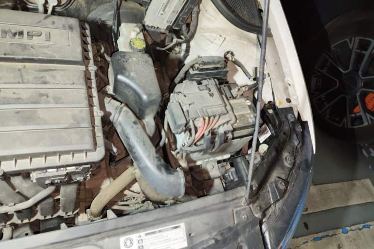 Used Volkswagen Polo 2016 1.6L Automatic Comfort Model Engine Bay Left