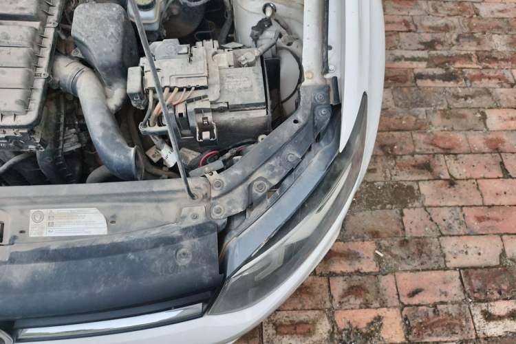 Used Volkswagen Polo 2016 1.4L Manual Fashion Model Engine Bay Left