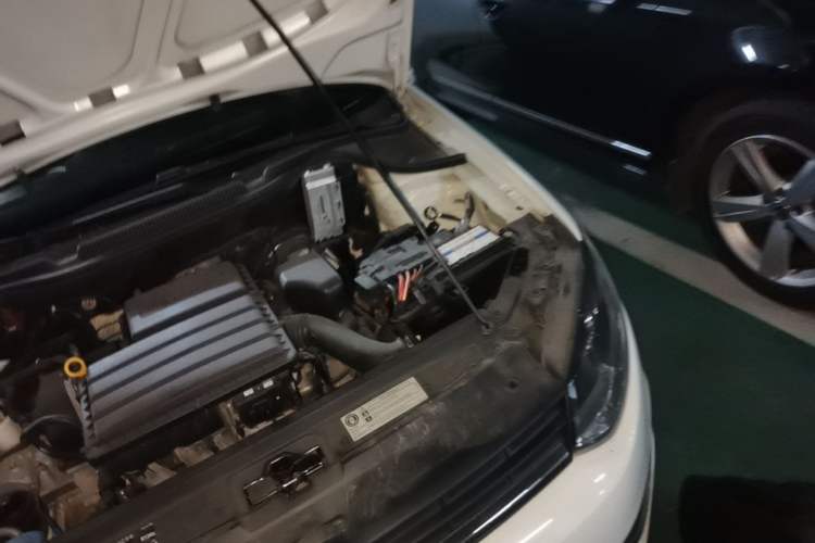 Used Volkswagen Polo 2016 1.6L Automatic Comfort Model Engine Bay Left