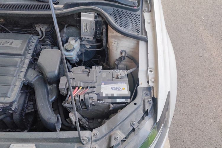 Used Volkswagen Polo 2016 1.4L Manual Fashion Model Engine Bay Left