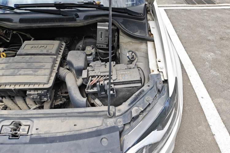 Used Volkswagen Polo 2016 1.4L Manual Fashion Model Engine Bay Left