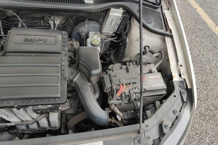 Used Volkswagen Polo 2016 1.4L Manual Fashion Model Engine Bay Left