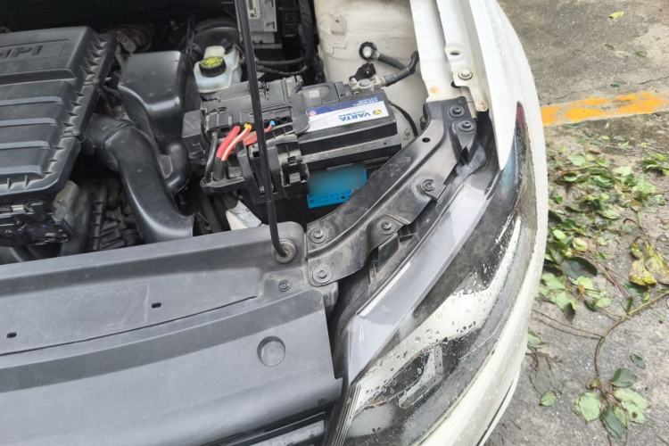 Used Volkswagen Polo 2016 1.4L Manual Fashion Model Engine Bay Left