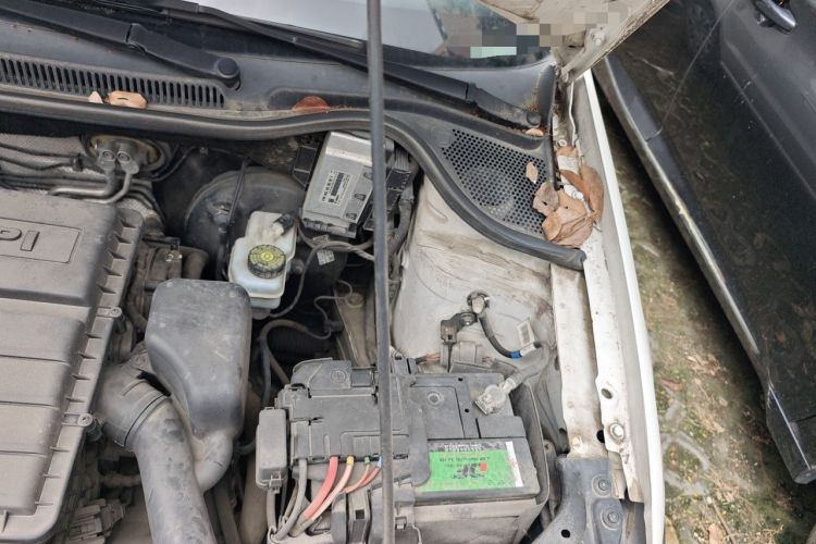 Used Volkswagen Polo 2016 1.4L Manual Fashion Model Engine Bay Left