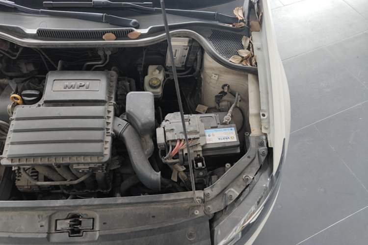 Used Volkswagen Polo 2016 1.4L Manual Fashion Model Engine Bay Left