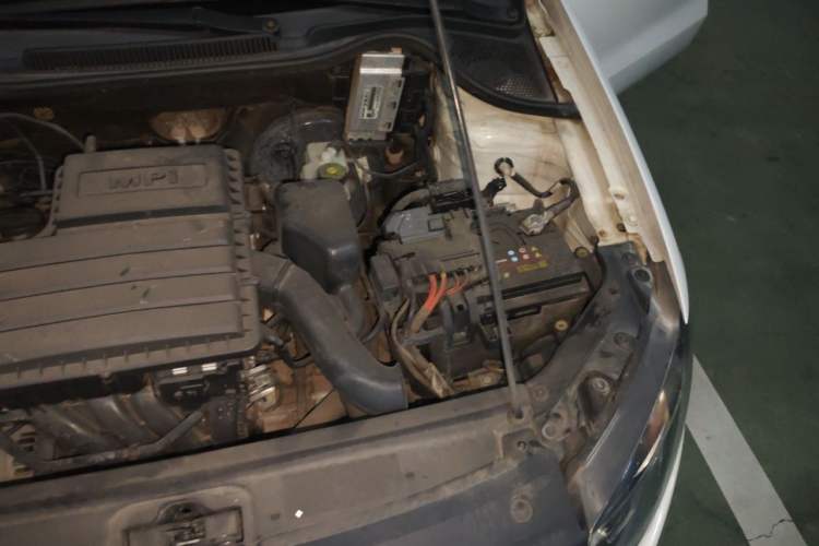 Used Volkswagen Polo 2016 1.4L Automatic Trendy Model Engine Bay Left