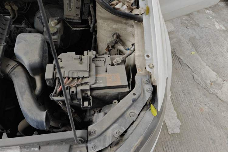 Used Volkswagen Polo 2016 1.4L Manual Fashion Model Engine Bay Left