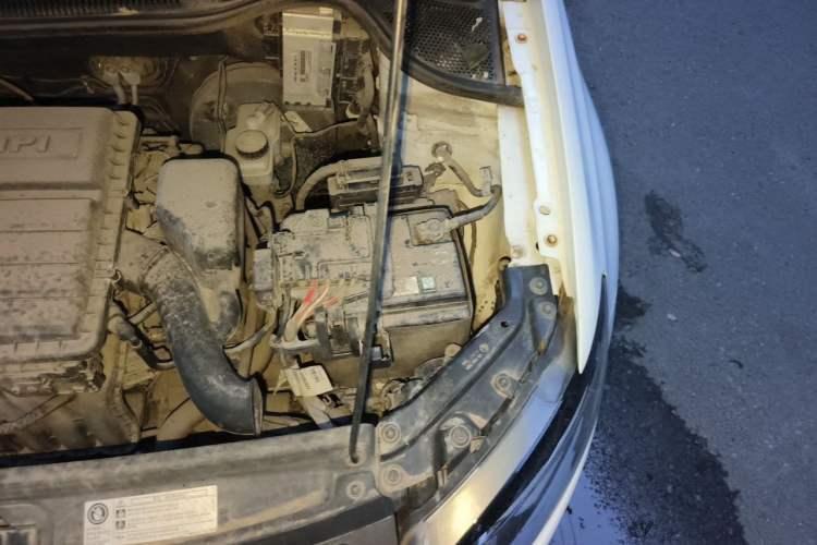 Used Volkswagen Polo 2016 1.4L Automatic Trendy Model Engine Bay Left