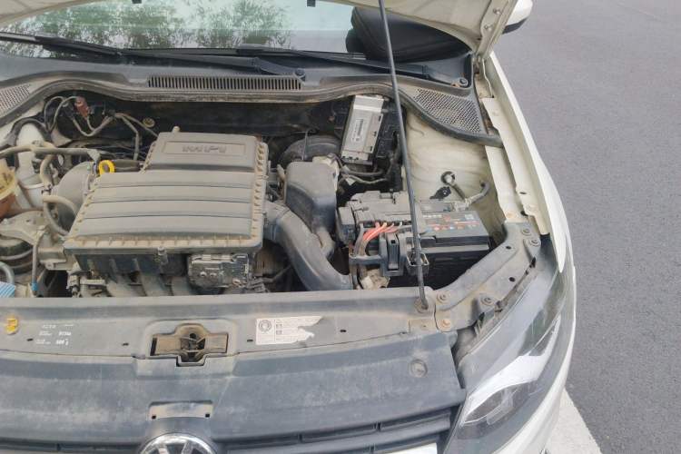 Used Volkswagen Polo 2016 1.4L Manual Fashion Model Engine Bay Left