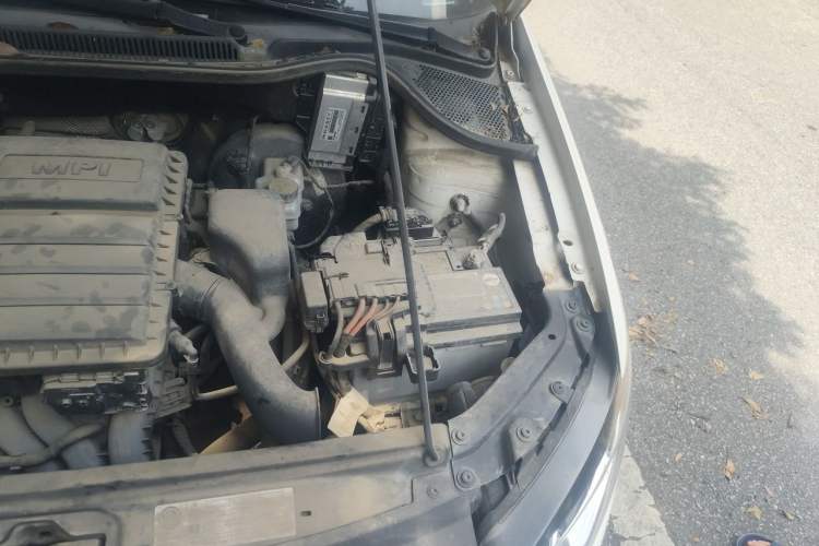 Used Volkswagen Polo 2016 1.6L Automatic Comfort Model Engine Bay Left
