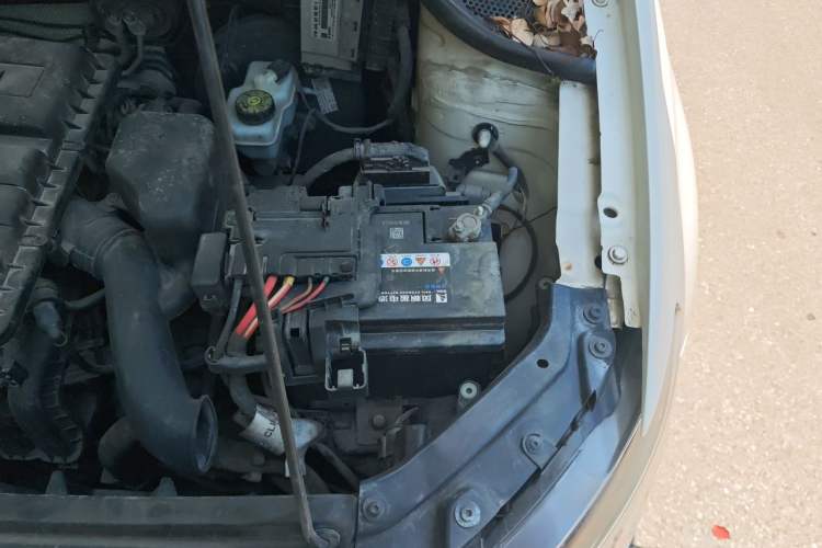 Used Volkswagen Polo 2016 1.4L Automatic Trendy Model Engine Bay Left