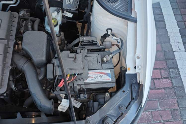 Used Volkswagen Polo 2016 1.4L Automatic Trendy Model Engine Bay Left