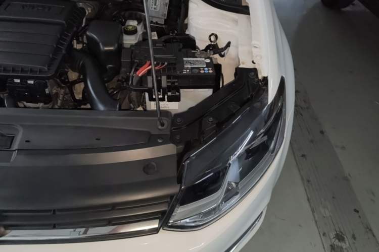 Used Volkswagen Polo 2016 1.6L Automatic Comfort Model Engine Bay Left