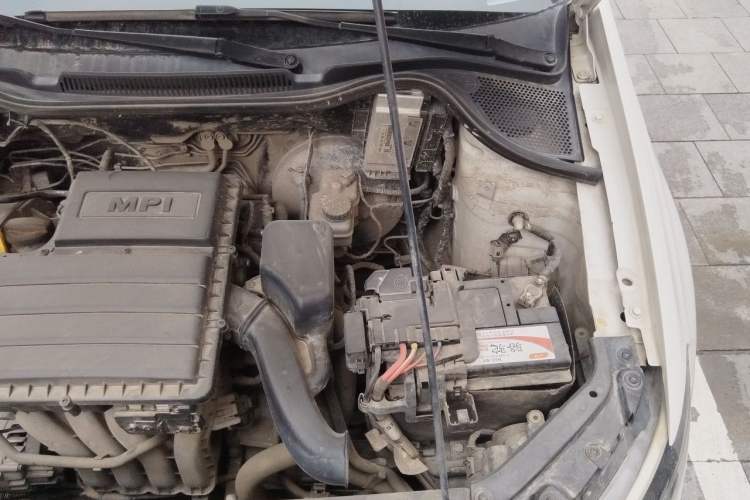 Used Volkswagen Polo 2016 1.4L Manual Fashion Model Engine Bay Left