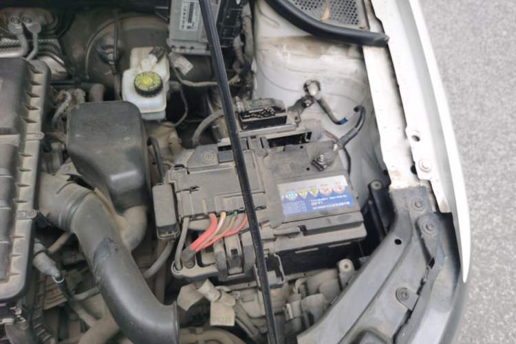 Used Volkswagen Polo 2016 1.4L Automatic Trendy Model Engine Bay Left