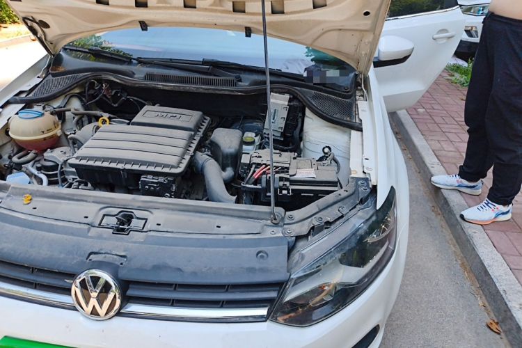 Used Volkswagen Polo 2016 1.4L Manual Fashion Model Engine Bay Left
