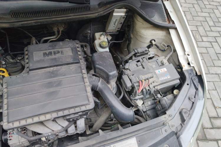 Used Volkswagen Polo 2016 1.6L Automatic Comfort Model Engine Bay Left