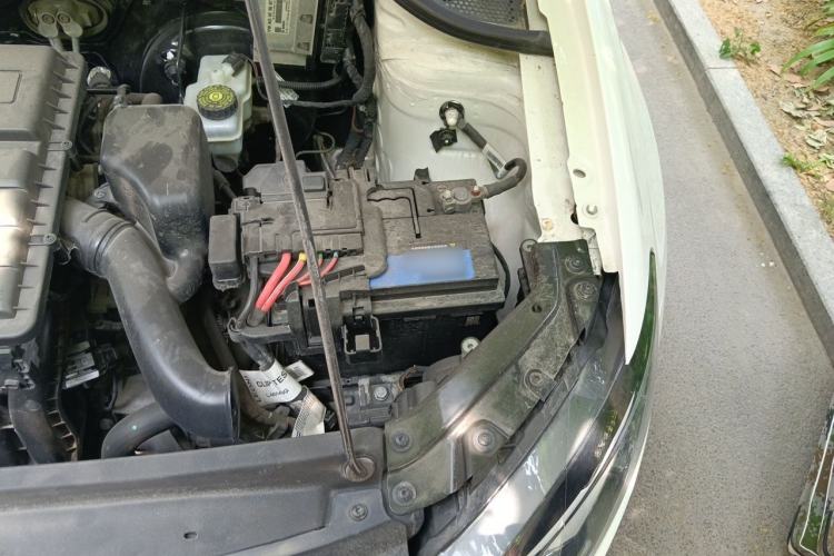 Used Volkswagen Polo 2016 1.4L Manual Fashion Model Engine Bay Left