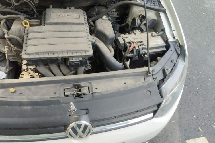 Used Volkswagen Polo 2016 1.4L Manual Fashion Model Engine Bay Left