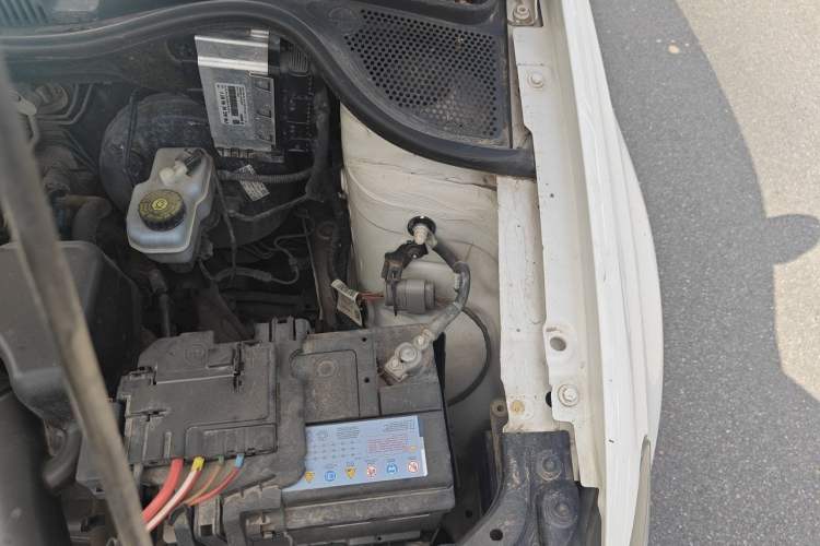 Used Volkswagen Polo 2016 1.4L Manual Fashion Model Engine Bay Left