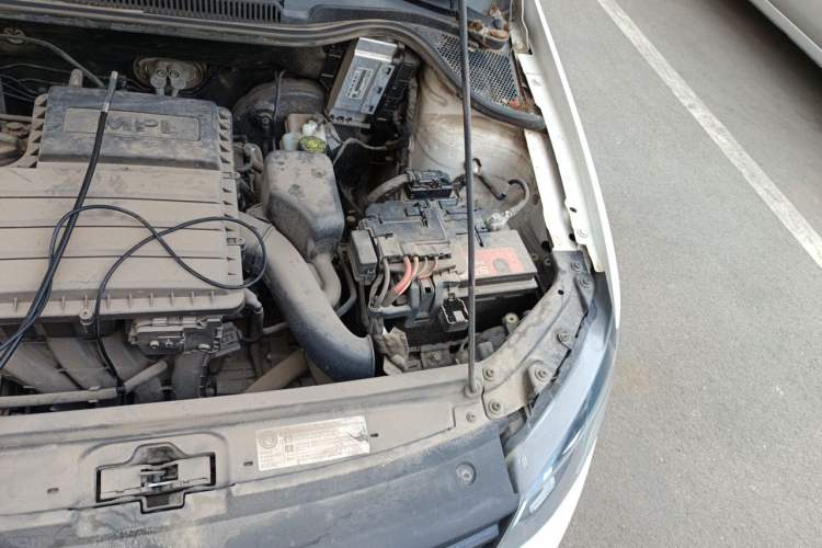 Used Volkswagen Polo 2016 1.4L Automatic Trendy Model Engine Bay Left