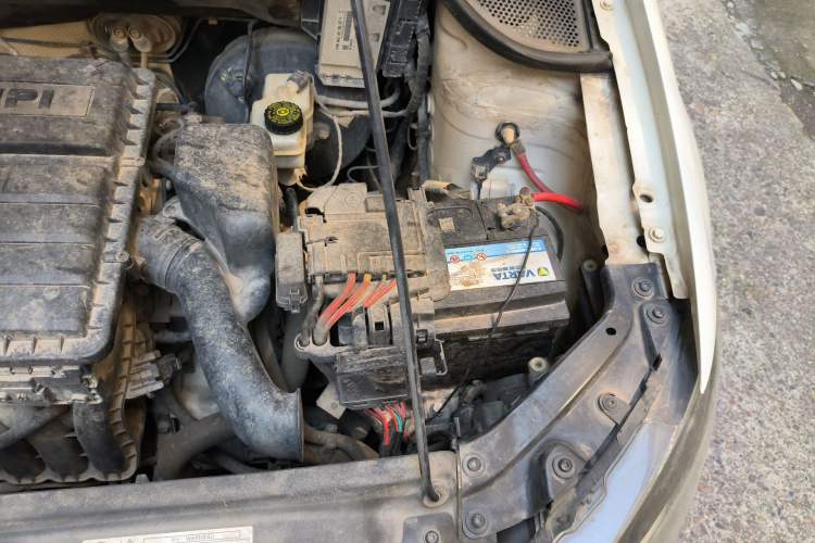 Used Volkswagen Polo 2016 1.4L Manual Fashion Model Engine Bay Left