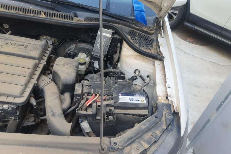 Used Volkswagen Polo 2016 1.4L Automatic Trendy Model Engine Bay Left