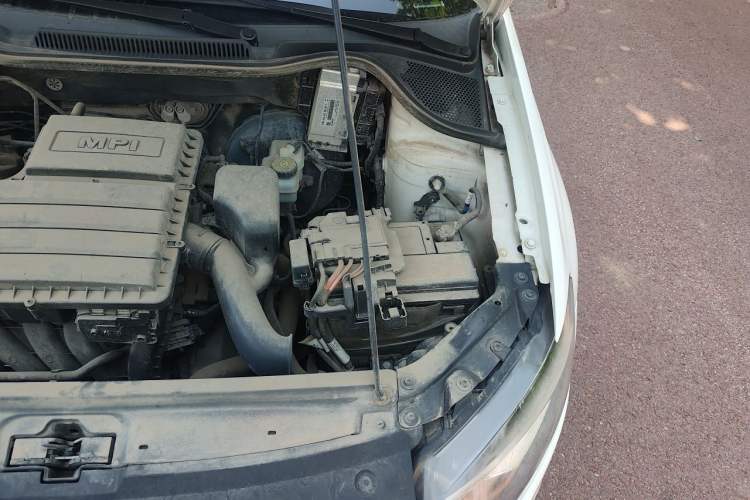 Used Volkswagen Polo 2016 1.4L Manual Fashion Model Engine Bay Left