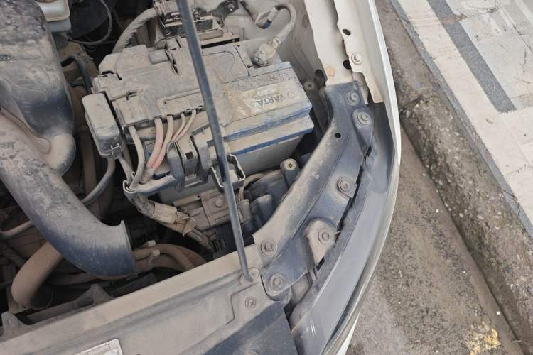 Used Volkswagen Polo 2016 1.4L Automatic Trendy Model Engine Bay Left