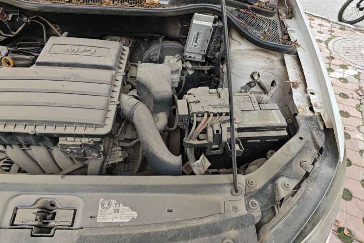 Used Volkswagen Polo 2016 1.4L Manual Fashion Model Engine Bay Left