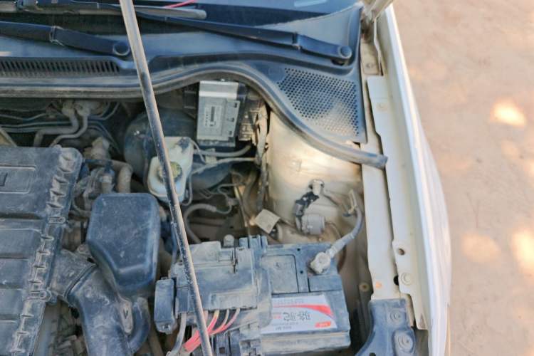 Used Volkswagen Polo 2016 1.4L Manual Fashion Model Engine Bay Left