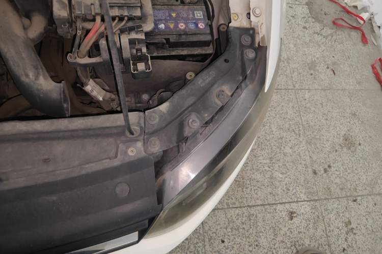 Used Volkswagen Polo 2016 1.4L Manual Fashion Model Engine Bay Left