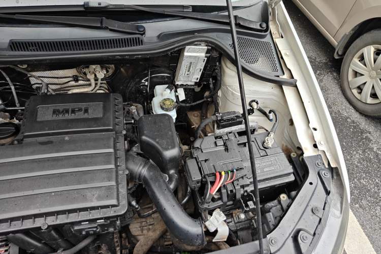 Used Volkswagen Polo 2016 1.4L Automatic Trendy Model Engine Bay Left
