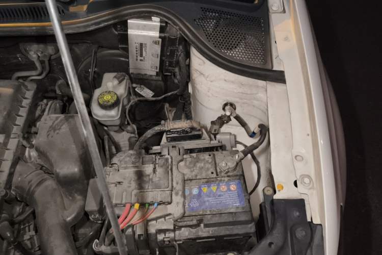 Used Volkswagen Polo 2016 1.4L Automatic Trendy Model Engine Bay Left