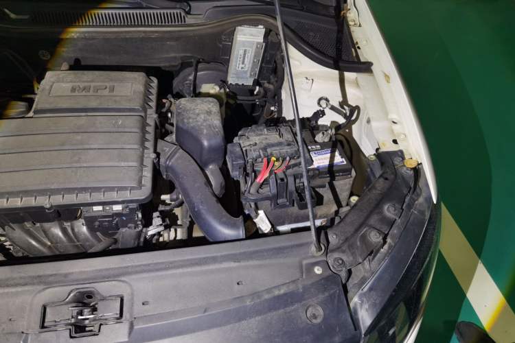 Used Volkswagen Polo 2016 1.4L Manual Fashion Model Engine Bay Left