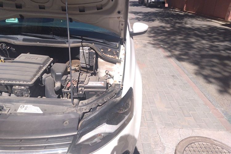 Used Volkswagen Polo 2016 1.4L Manual Fashion Model Engine Bay Left
