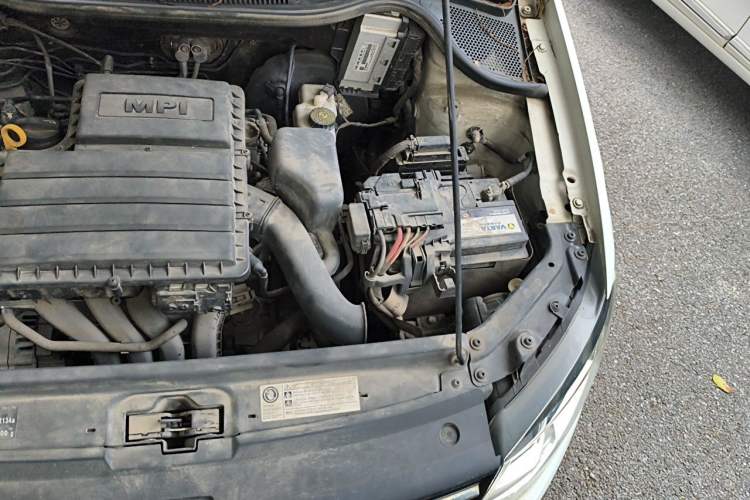 Used Volkswagen Polo 2016 1.6L Automatic Luxury Model Engine Bay Left