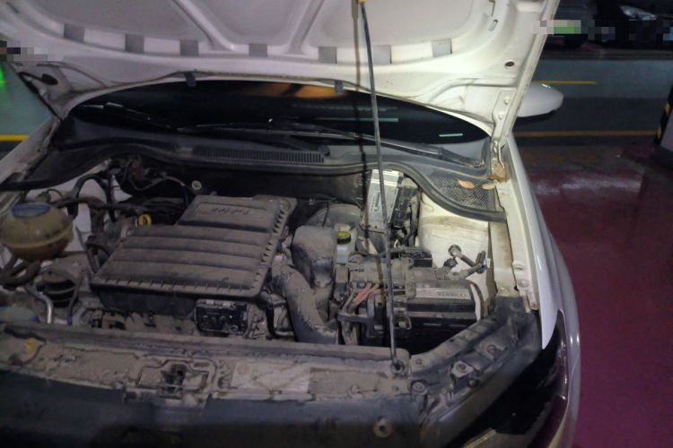 Used Volkswagen Polo 2016 1.4L Automatic Trendy Model Engine Bay Left